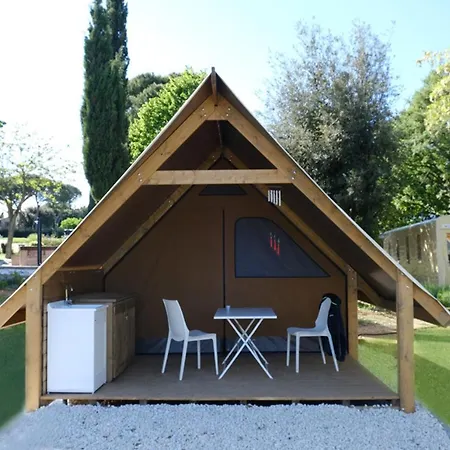 Glamping Poggio Imperiale Marche Luxe tent Civitanova Marche