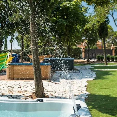 Glamping Poggio Imperiale Marche チヴィタノーヴァ・マルケ