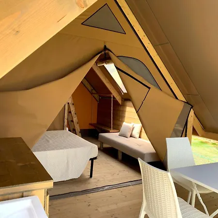 Glamping Poggio Imperiale Marche チヴィタノーヴァ・マルケ