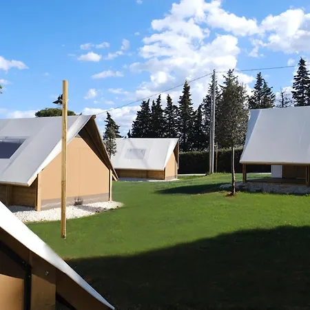 Glamping Poggio Imperiale Marche * チヴィタノーヴァ・マルケ